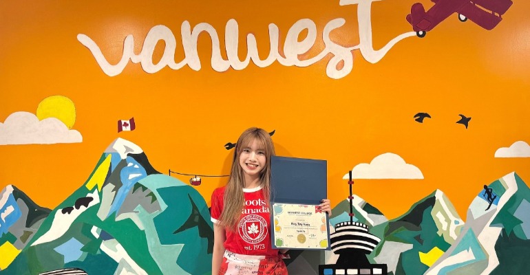 拿到VanWest學校畢業證書