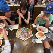 一起玩遊戲一起吃好吃的料理